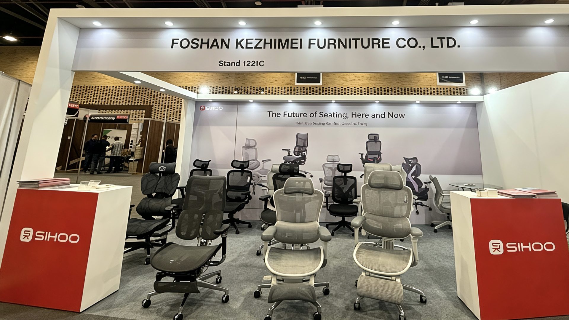 Wholesale ergonomic office chair with high-back mesh design