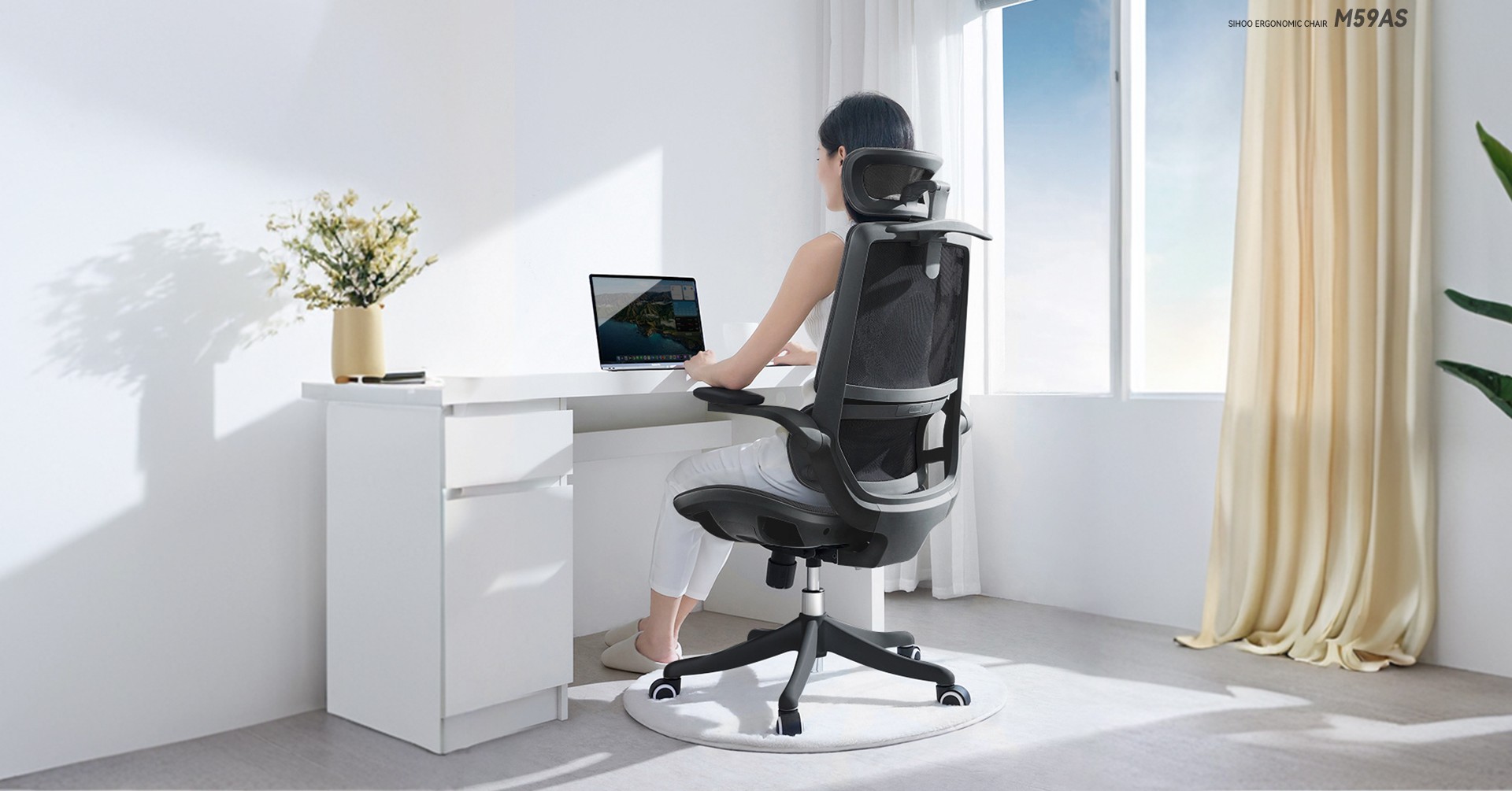Ergonomic office chair supporting natural posture and body fit
