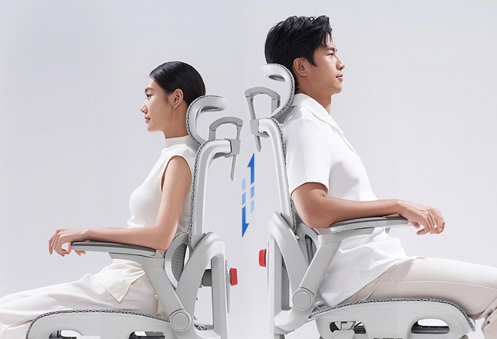 Designed to follow the natural curve of your spine from top to bottom, the backrest helps reduce strain on your lumbar region, upper back, and shoulders. With 55 mm of height adjustment, it comfortably fits users ranging from 155 cm to 185 cm.
